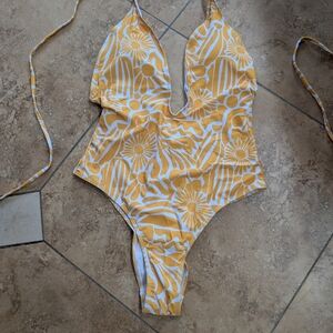 Samiol NWT Yellow and White Floral One-Piece Swimsuit Large